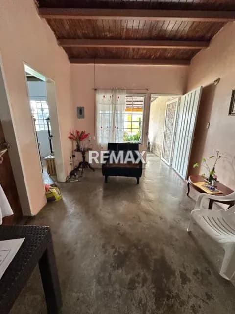 VENDO CASA URB VALLE ARRIBA