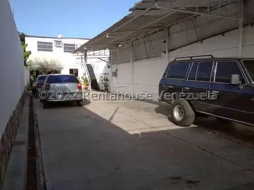 Ammp En Venta Galpon Con Bienechuria De 2 Niveles Guacara