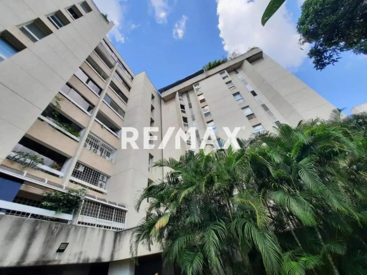 Se ofrece en alquiler apartamento en Los Palos Grandes