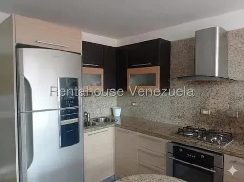 El Encantado Yt #26-21376 Se Vende Encantador Apartamento, Con Cocina Actualizada Con Materiales De Primera, Habitación Principal Cuenta Con Vestier Y Baño Privado. 1 Puesto De Estacionamiento