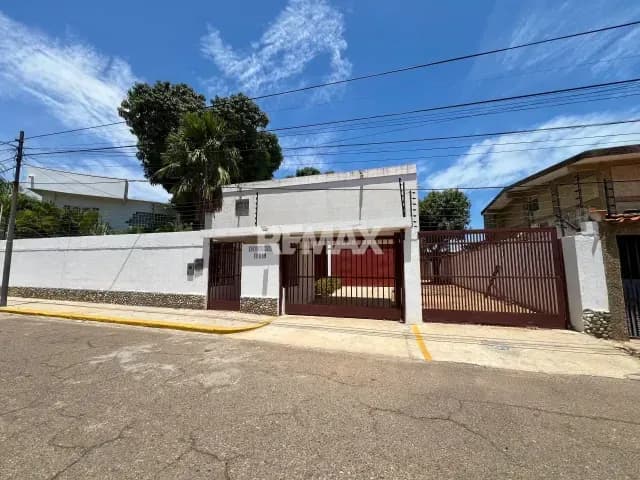 VENDO CASA PARA REMODELAR EN IRAMA