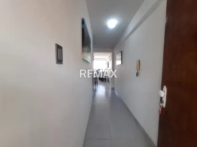 EN VENTA APARTAMENTO FRENTE AL MAR, EN EL EDIFICIO LOS ROQUES, TUCACAS.