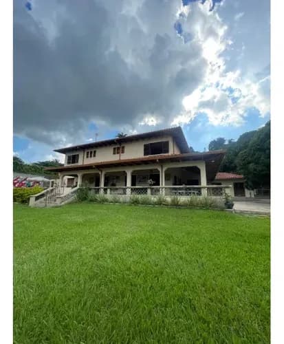 Venta Casa 2.056t/1.000 Constr 5h+3s+1ch/5b+2s+1ch+2v/10p Valle Arriba