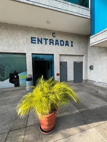 Oficinas En Venta O Alquiler Aereocentro Valencia. Cercano Al Aeropuerto Internacional Arturo Michelena