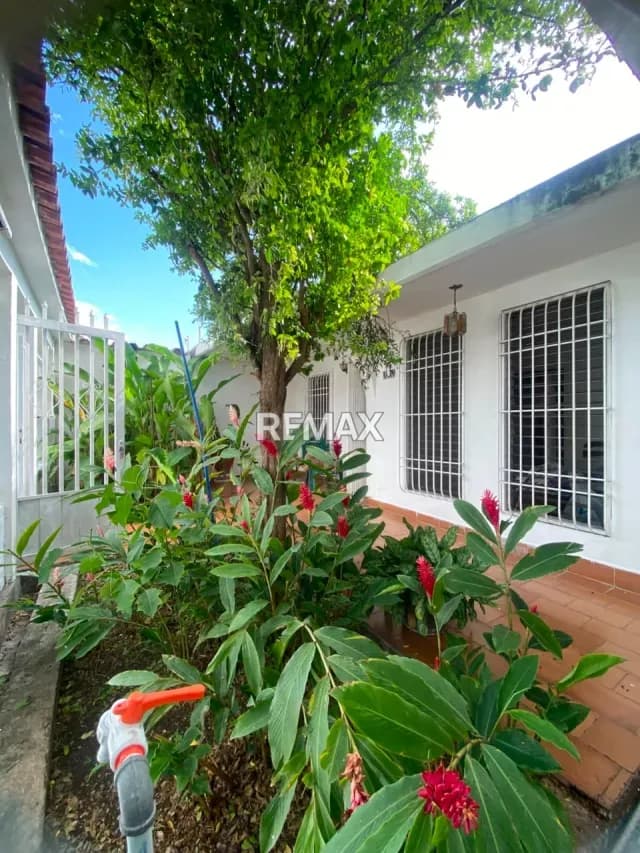 Casa en Venta en exclusiva esta propiedad ubicada estratégicamente en una zona céntrica y tranquila, ideal para quienes buscan comodidad y seguridad en Cabudare