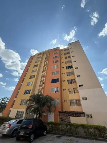 Se Ofrece Apartamento En Venta En Residencias Doral Country El Rincón Jardín Mañongo - Semi Amoblado Piso 7 59 Mtrs Cocina Con Tope De Granito Sala 2 Habitaciones Con Aire Acondicionado Gavip