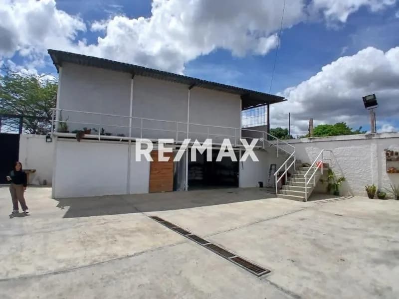EN VENTA LOCAL COMECIAL VILLA PODUCTIVA AV FLOENCIO GIMENEZ