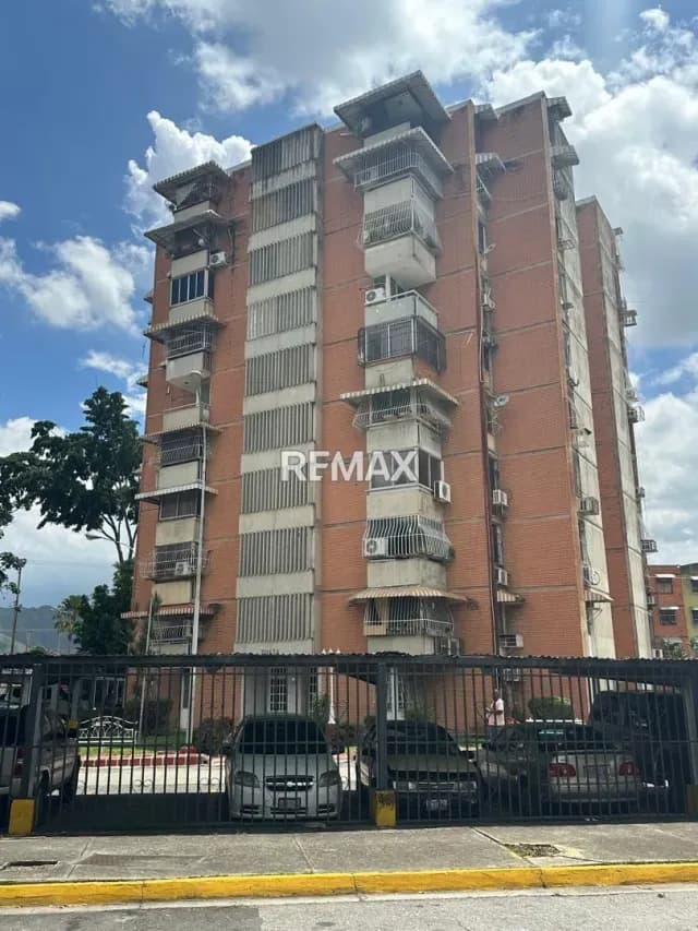 Comodo apartamento de 79 metros cuadrados ubicado en la Urbanizacion San jacinto