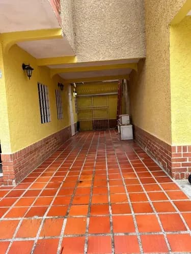 Townhouse En Venta En Conjunto Residencial Los Aleros Urbanización La Entrada Naguanagua Estado Carabobo (am)