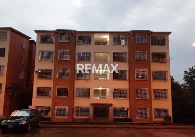 Apartamento Remodelado - Res. Santa Rosa, Charallave