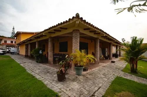 Casa En Venta En Urbanización El Solar En Guataparo Valencia Edo Carabobo Zc