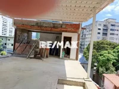 En Alquiler Terraza Techada en Edificio Comercial 90 mts2 en Santa Eduvigis