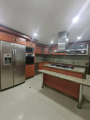 Ofrecemos En Venta *el Encantado 2 Porton 1* Cocina Empotrada Con Granito Santa Lucía, Costa De 3 Habitaciones En Total 1 Primera Con Vestier, Balcon Y Jacuzzi Con Baño Privado De 57m2 2 La Segunda