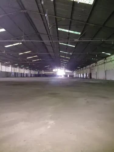 Excelente Galpón De 3.300 Mts En Terreno De 8.300 Mts Agua De Pozo Altura 8 Mts Fácil Acceso Al Transporte Pesado Amplio Estacionamiento 6 Oficinas Baños Tanque De Agua Documentos Al Día