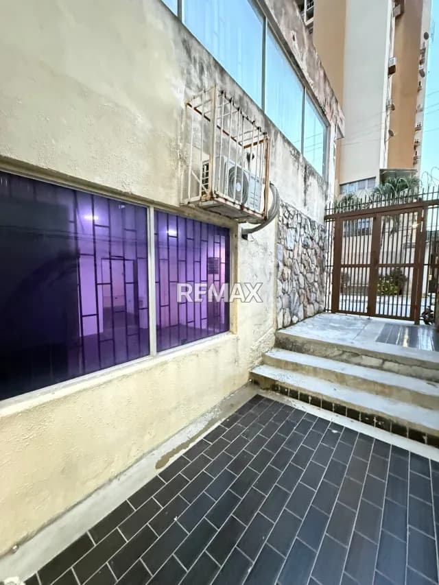 Venta de local comercial en PB en av Montes de oca