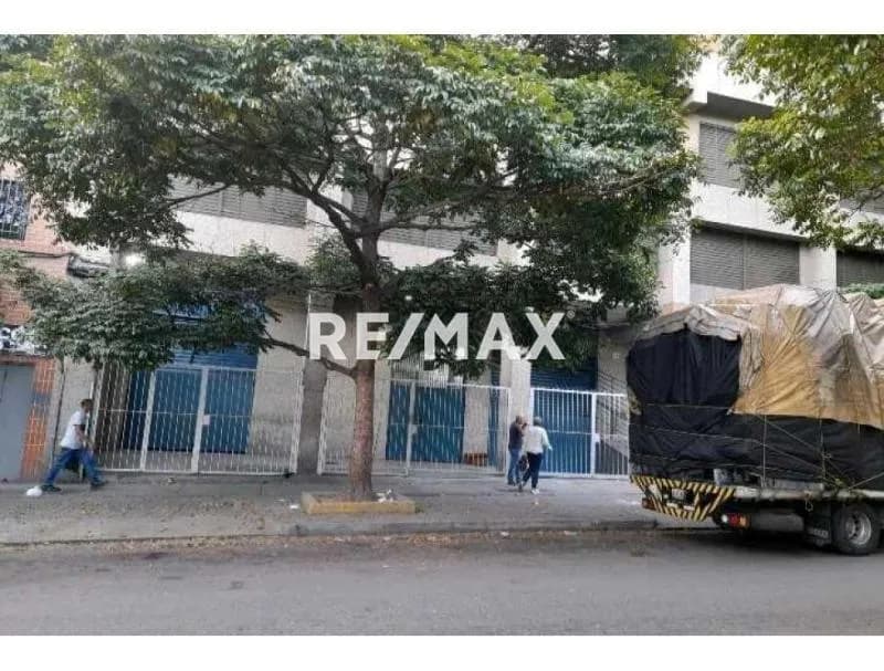 Catia. Excelente local ideal para cadena de distribucion