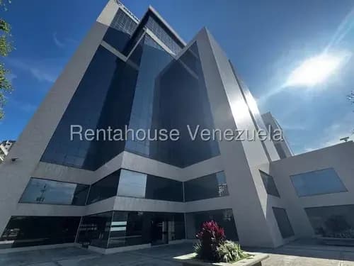Daniela Linarez Alquila Oficina De 75,72m2 Con Amplios Ventanales Y Vista Panorámica Ubicada En Torre Empresarial En El Este De Barquisimeto