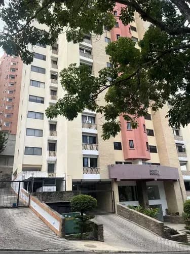 Alquiler De Bello Y Comodo Apartamento En Urb El Parral Res Bally, Con Planta 100% Agua 100%, Amoblado, Clima De Montaña, Excelente Ubicación, Norte Valencia.