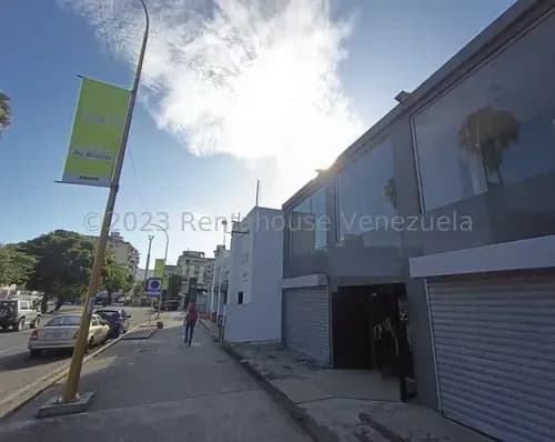 Teresita Luigi Vende Casa Comercial Ubicada En Valencia, El Viñedo, Potencial Comercial Ilimitado Amplio Local Con Showroom Y Terraza De Exhibición. 23-23179 Abril10
