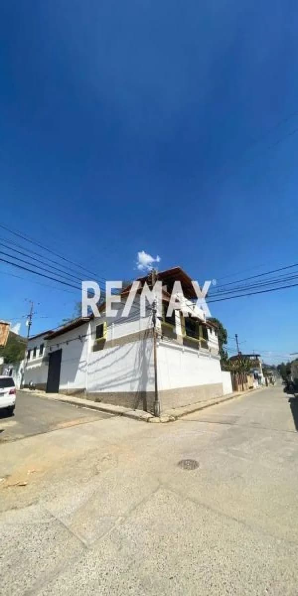 Se Vende Casa de 2 niveles más terraza techada, en Miranda estado Carabobo