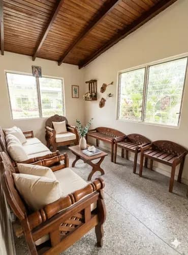 Yp Ofrece Amplia Casa En Venta En Flor Amarillo Urbanización Rafael Urdaneta