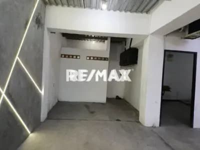 Se Alquila Sótano de 200 mts2 en Edificio Comercial Santa Eduvigis