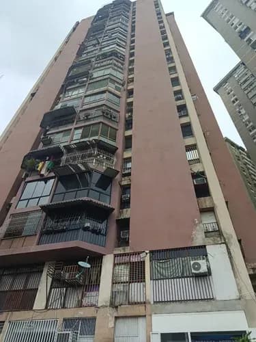 Venta De Amplio Apartamento En El Centro De Maracay Mic03