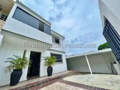 Se Vende Bella Casa En Urbanizacion Miranda Mls 26-12563