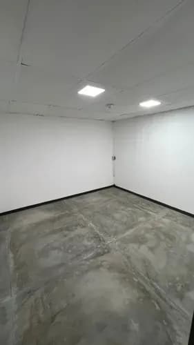 Galpón En Alquiler En La Isabelica, Con Showroom Y Oficinas Jp17