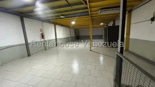 Catia Local Comercial Venta A Pie De Calle 3 Niveles Montacarga Oficinas Deposito