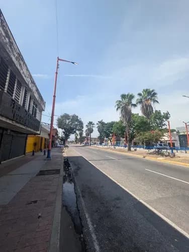 Ana Rosa Molina Inzitu Realtors Vende Local Comercial Av Las Ferias Sector Santa Rosa Valencia Carabobo Venezuela