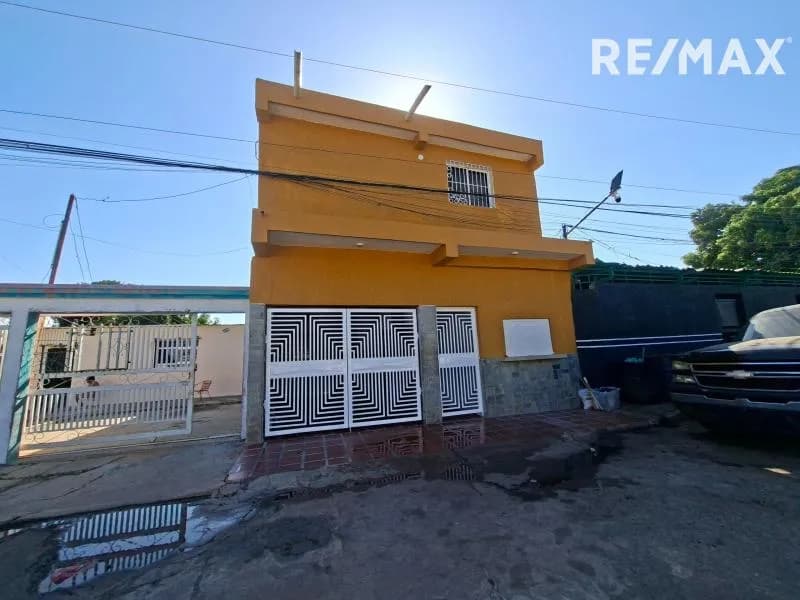 Se vende casa en la Primera Etapa de la Victoria