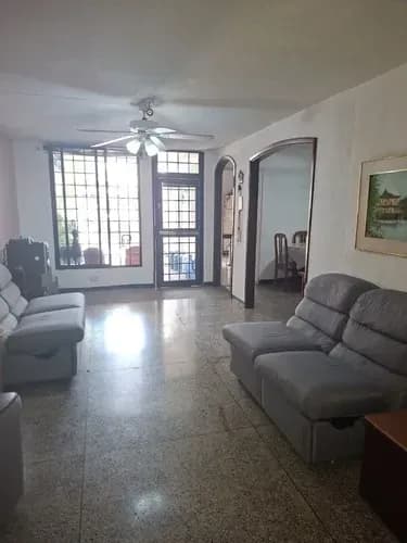 Casa En Venta En Las Quintas De Naguanagua Ls