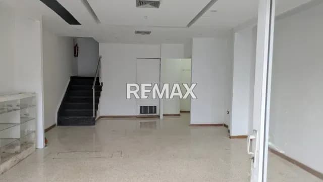 Local comercial planta baja av.7 STA Rita Maracaibo