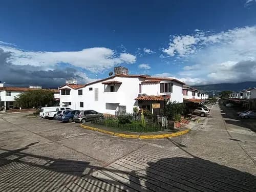Xv, Casa Familiar En Conjunto Exclusivo Girasol Ubicación Y Entorno Disfrute De Vivir En El Prestigioso Conjunto Privado Girasol, Estratégicamente Ubicado Cerca De La Av. Ferrer