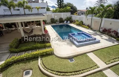 Espectacular Casa En Venta Con Piscina Y Amoblada Colinas De Bello Monte. Cód. #26-15459