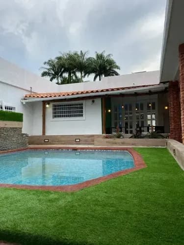 En Venta Hermosa Casa En Las Morochas 1600 M2 De Terreno. Hermosa Cocina Empotrada, Con Desayunador