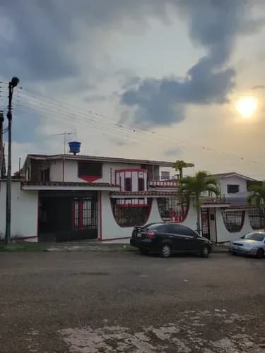 Xv, Casa En Venta En La Avenida España A Pie De Calle, Diagonal Al Antiguo Bingo Flamingo