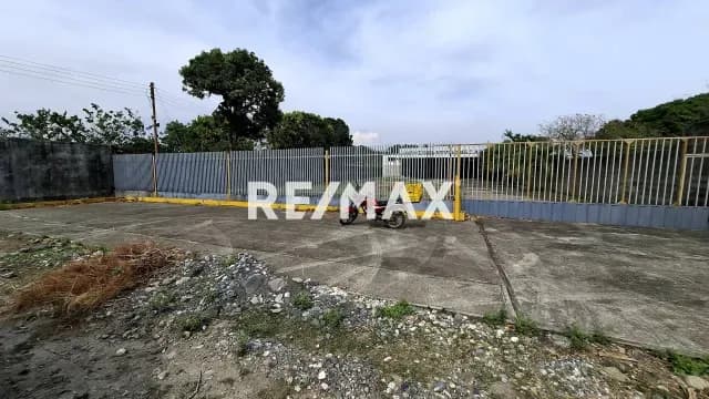 En alquiler galpon industrial de 1.890,37mts² ubicado en la zona industrial parcela # 3-A barrio miraflores. Municipo araure edo. Portuguesa.