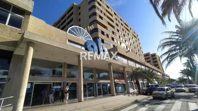ALQUILER DE AMPLIO LOCAL IDEAL PARA CONSULTORIOS EN EL CC AB EN PLAYA EL ANGEL