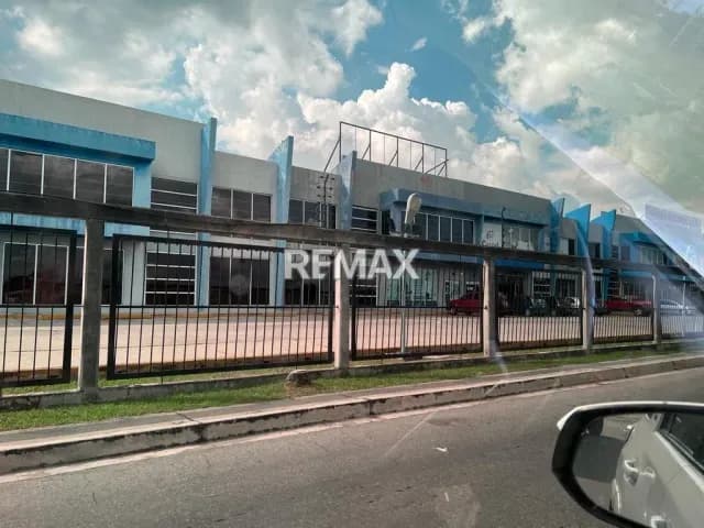 GALPÓN FRENTE A LA AUTOPISTA REGIONAL DEL CENTRO