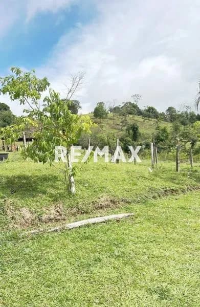 Finca en El Topacio vía Principal