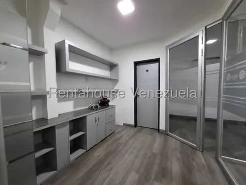 Naudy Escalona & Maribel Morillo Asesores Inmobiliarios De Rentahouse Alquilan Excelente Oficina En Zona Centro Oeste Barquisimeto 26-19737 Lara