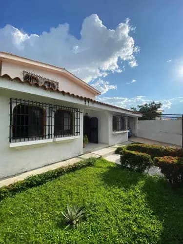 Josefina Toledo Vende Casa En Trigal Norte, 458m2, Seguridad, Calle Cerrada, 324862
