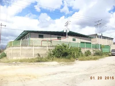 Galpón en venta en La Raiza, Santa Teresa, Miranda - $390k