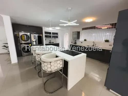 Tg Totalmente Remodelada! Casa En Venta En Macaracuay, En Calle Cerrada 26-19062