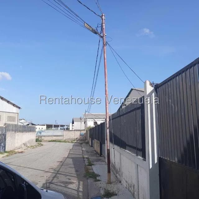 Comercial (Galpon - Deposito) en Alquiler en Zona Industrial 2, Lara
