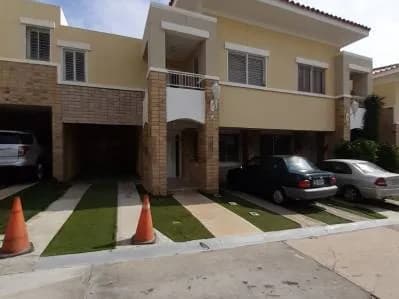Excliusiva Villa en Av El Milagro Maracaibo