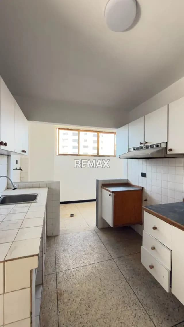 APARTAMENTO EN CECILIO ACOSTA CON SANTA RITA