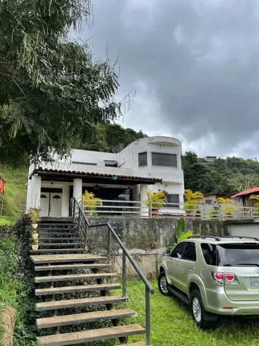 Venta De Casa En Urb. Karimao Country, Municipio Sucre